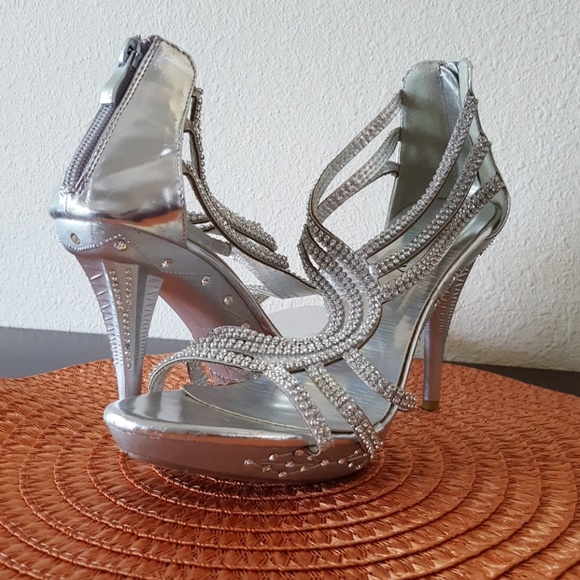 Shoes - Picture 1 of 3